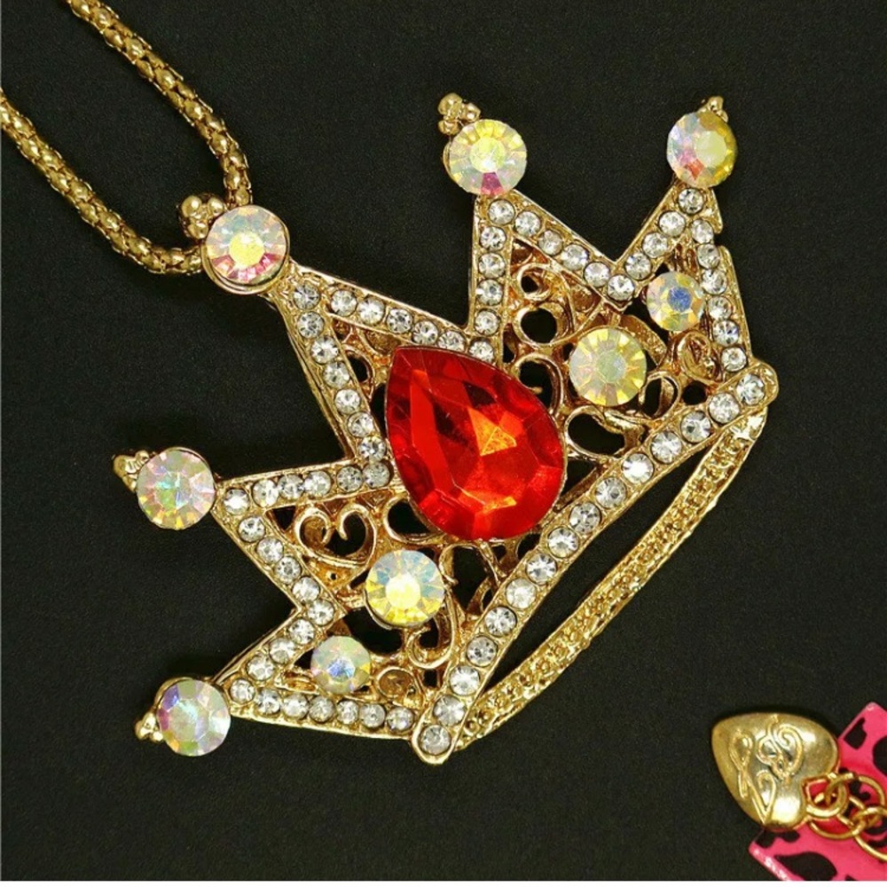 NWT CROWN NECKLACE